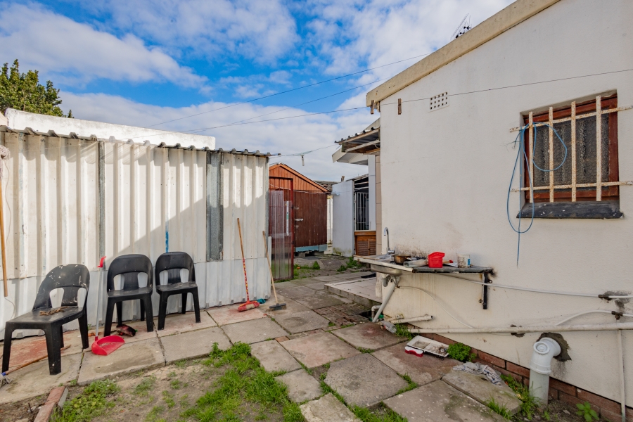 7 Bedroom Property for Sale in Parow Valley Western Cape